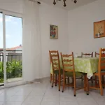 With A Parking Space Pirovac, Sibenik - 6277 アパート *