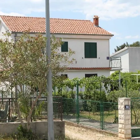 Apartments With A Parking Space Pirovac, Sibenik - 6277 * Pirovac