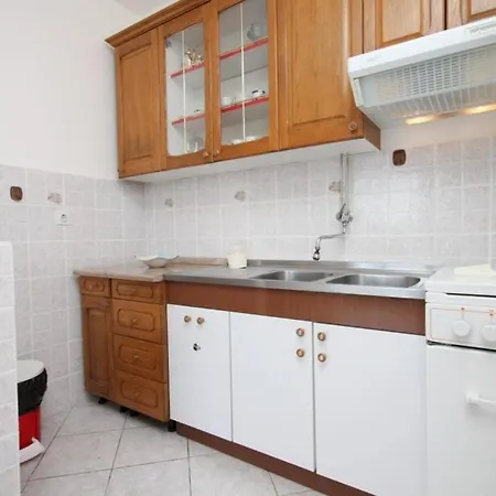 Apartment Apartments With A Parking Space Pirovac, Sibenik - 6277 *