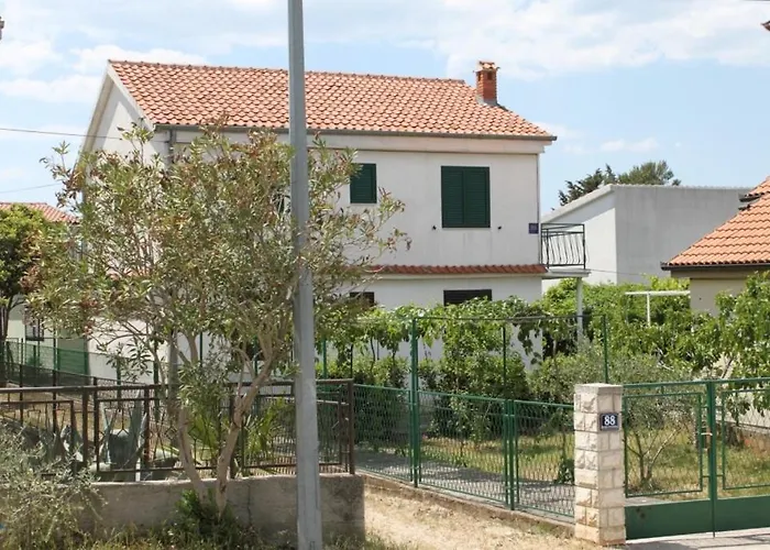 Apartments With A Parking Space Pirovac, Sibenik - 6277 * Pirovac