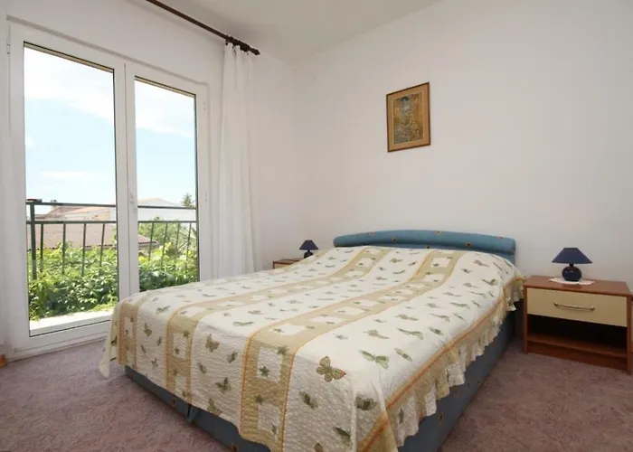 Apartments With A Parking Space Pirovac, Sibenik - 6277 Apartment Pirovac