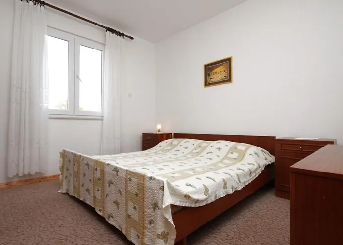 Apartments With A Parking Space Pirovac, Sibenik - 6277 Apartment Pirovac