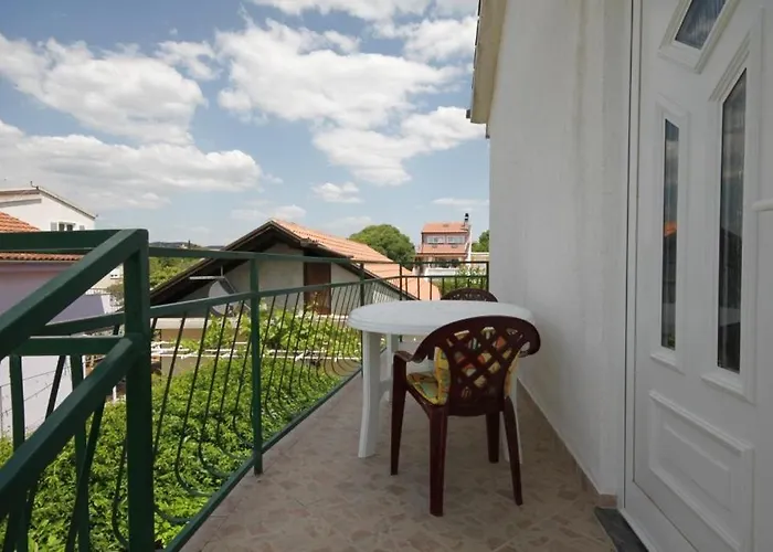 Apartments With A Parking Space Pirovac, Sibenik - 6277 * Pirovac