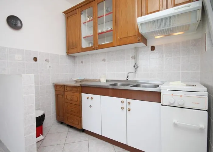 Apartment Apartments With A Parking Space Pirovac, Sibenik - 6277 *