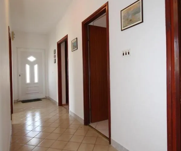 Apartments With A Parking Space Pirovac, Sibenik - 6277