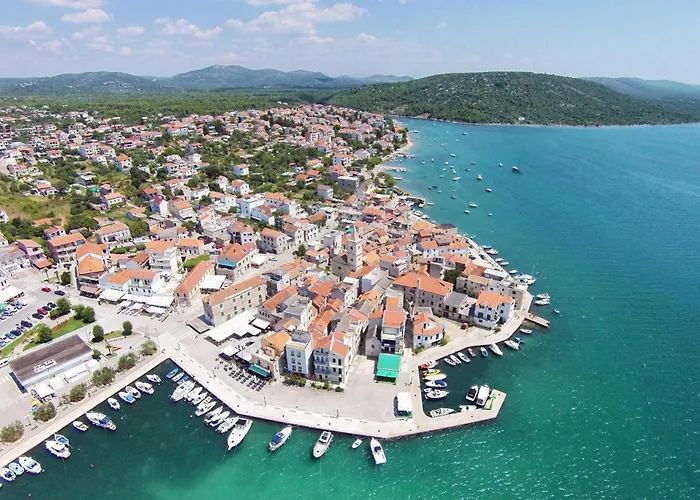 Apartment Apartments With A Parking Space Pirovac, Sibenik - 6277 Pirovac