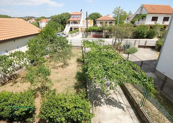 Apartments With A Parking Space Pirovac, Sibenik - 6277 * Pirovac