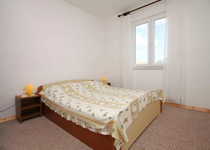 Apartments With A Parking Space Pirovac, Sibenik - 6277 * Pirovac